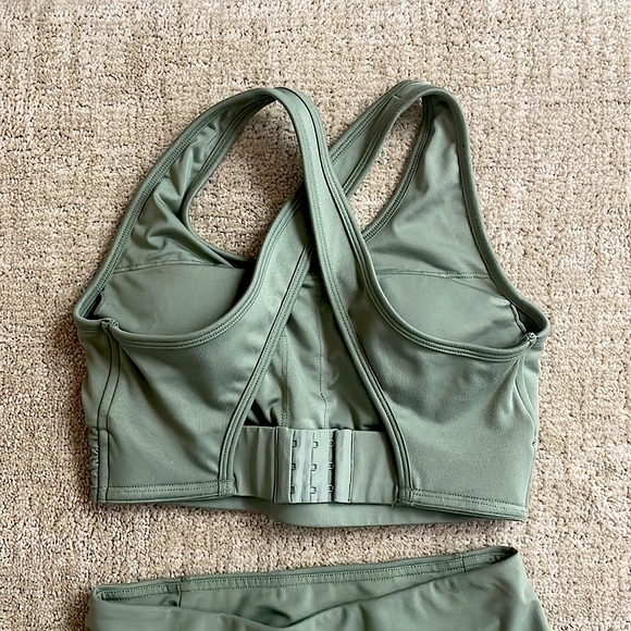 Green Workout legging set with sports bra - Picture 3 of 4